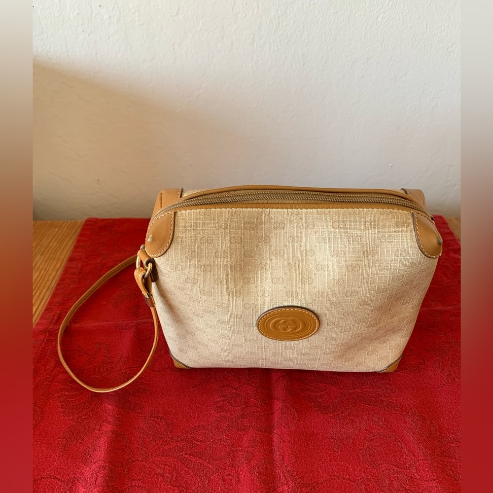 Authentic vintage Gucci Small Shoulder Bag, GG logo - Serial number 007-115-0093